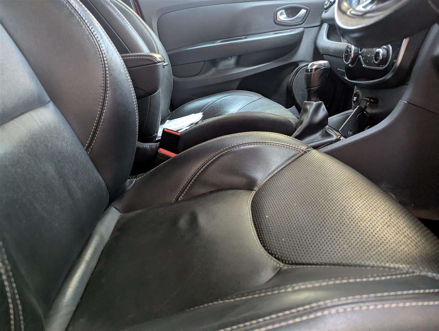 <p>2017 RENAULT CLIO SIGNATURE NAV DCI</p>