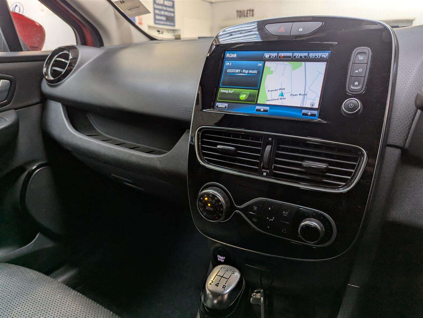 <p>2017 RENAULT CLIO SIGNATURE NAV DCI</p>