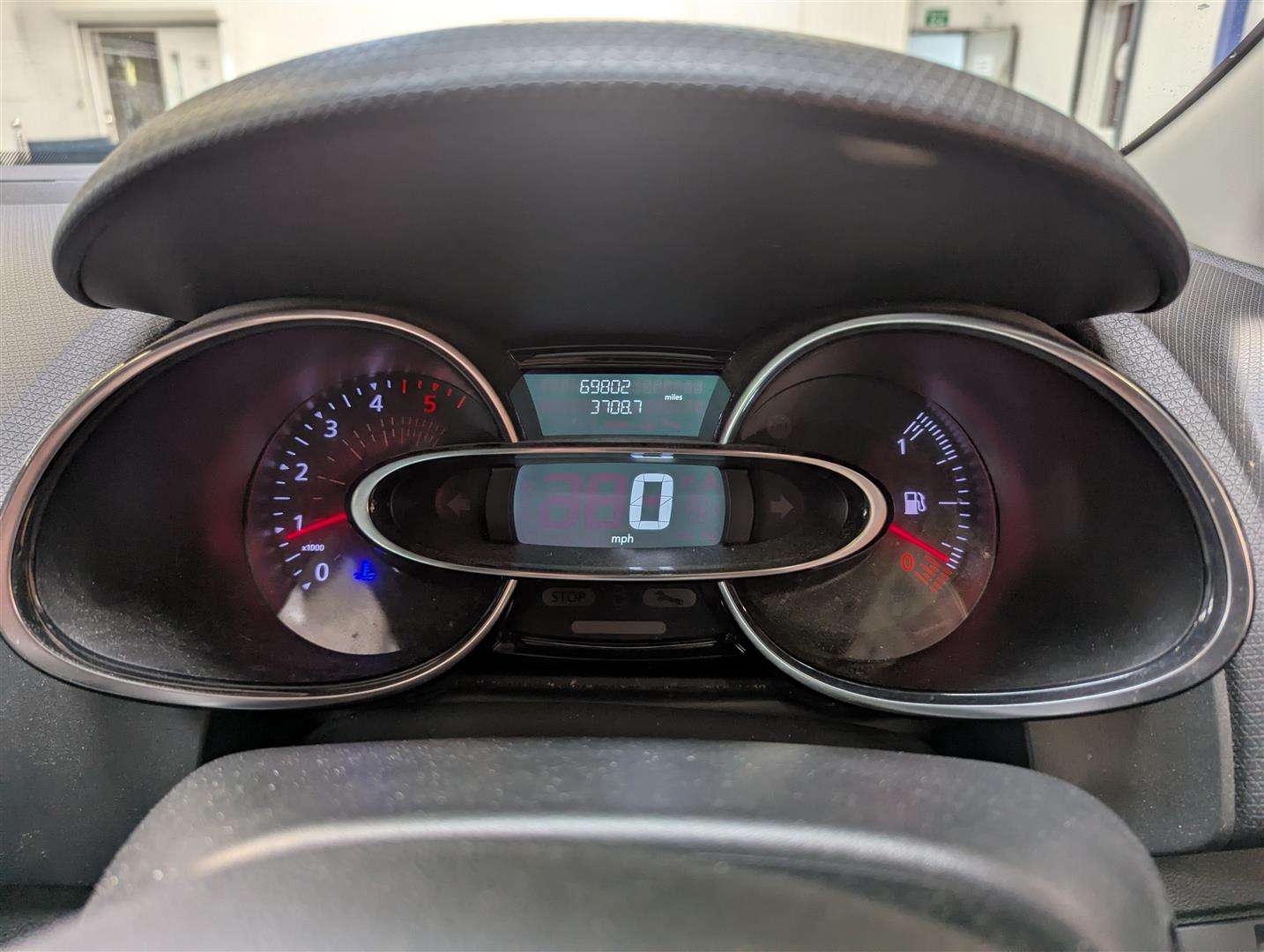 <p>2017 RENAULT CLIO SIGNATURE NAV DCI</p>