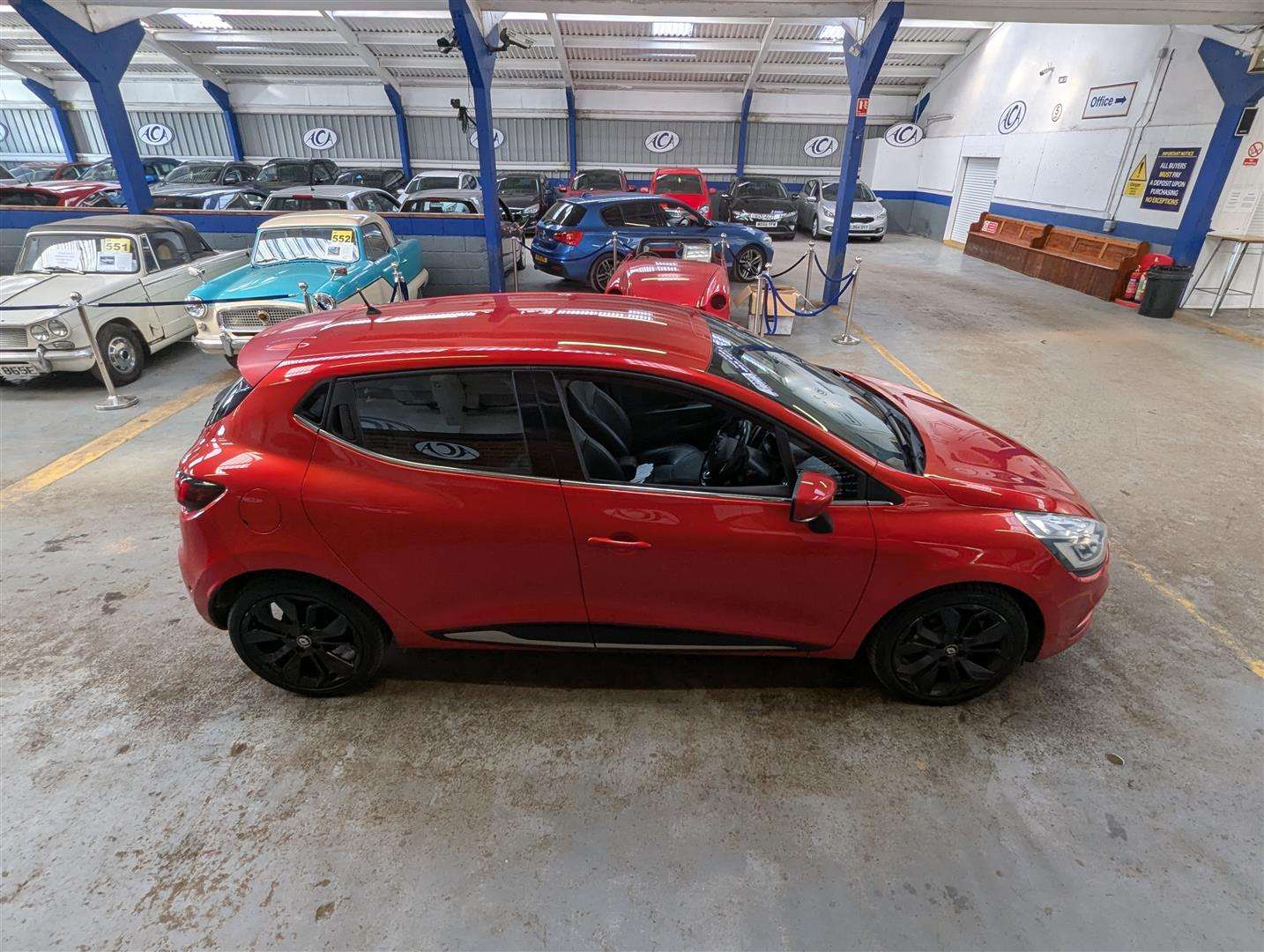 <p>2017 RENAULT CLIO SIGNATURE NAV DCI</p>
