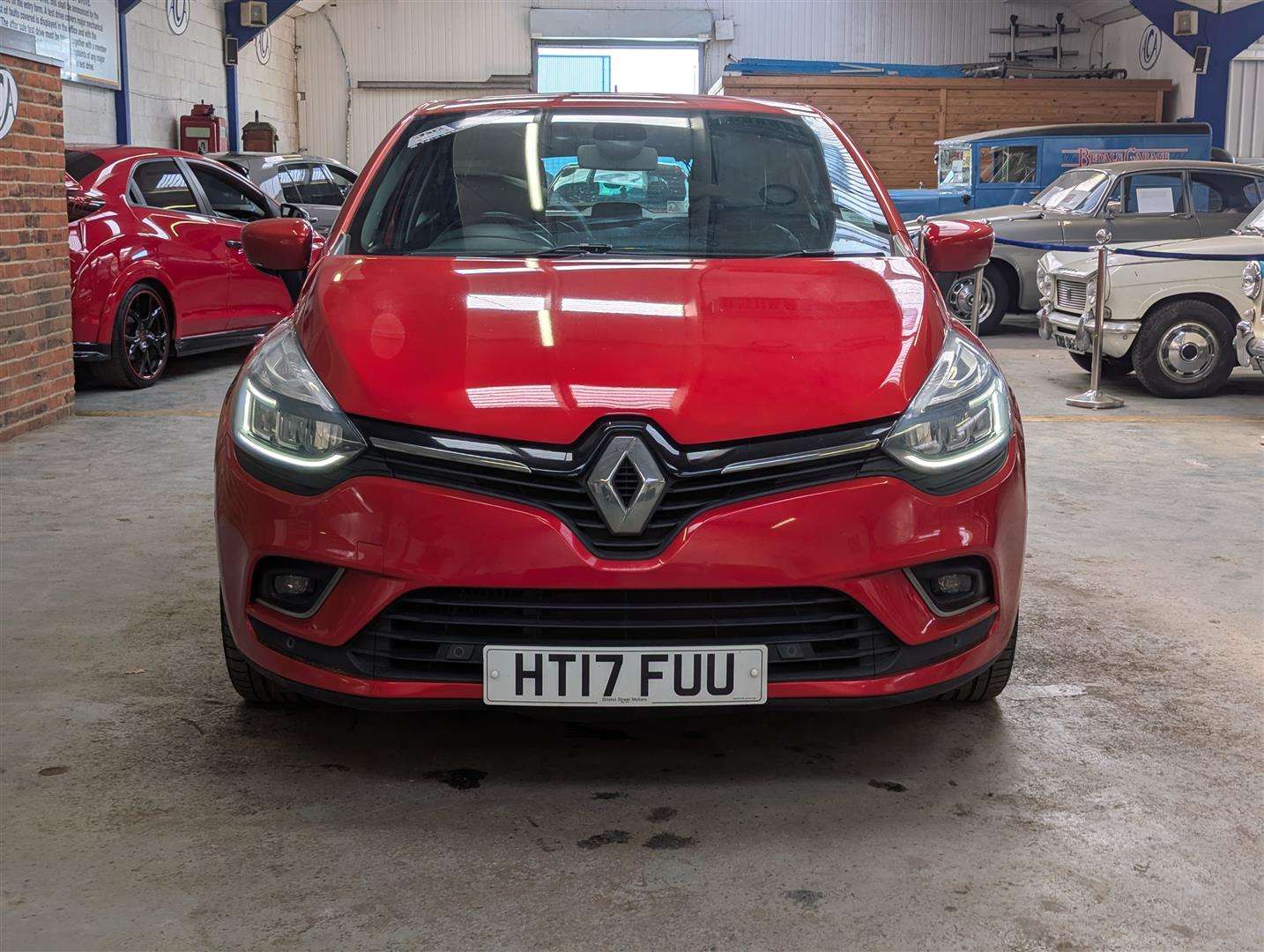<p>2017 RENAULT CLIO SIGNATURE NAV DCI</p>