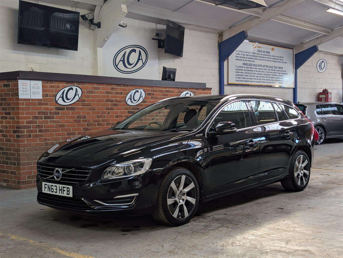 <p>2014 VOLVO V60 PLUG-IN HYBRID AWD D6</p>