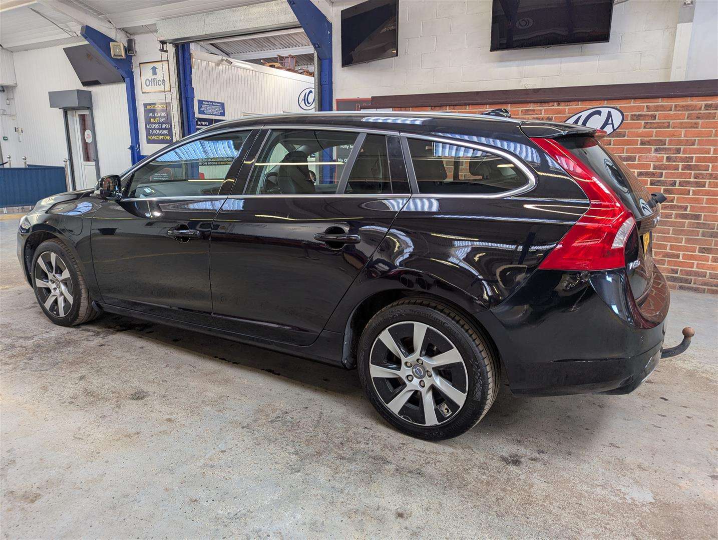 <p>2014 VOLVO V60 PLUG-IN HYBRID AWD D6</p>