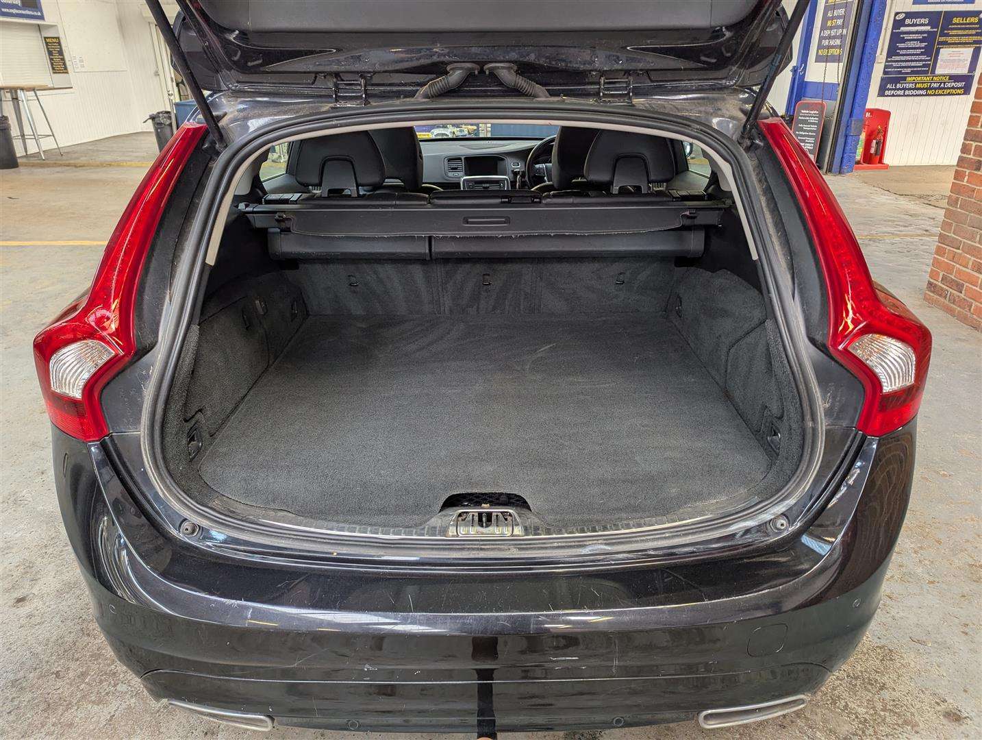 <p>2014 VOLVO V60 PLUG-IN HYBRID AWD D6</p>