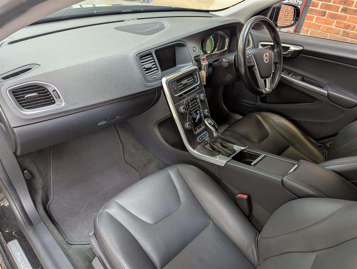 <p>2014 VOLVO V60 PLUG-IN HYBRID AWD D6</p>