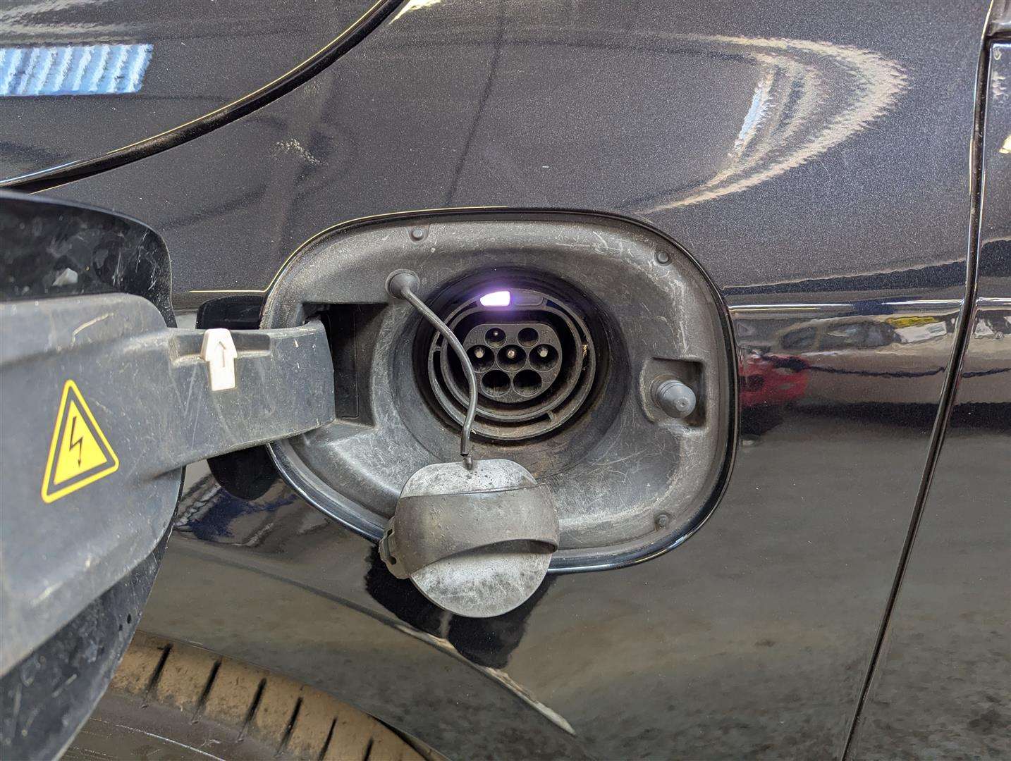 <p>2014 VOLVO V60 PLUG-IN HYBRID AWD D6</p>