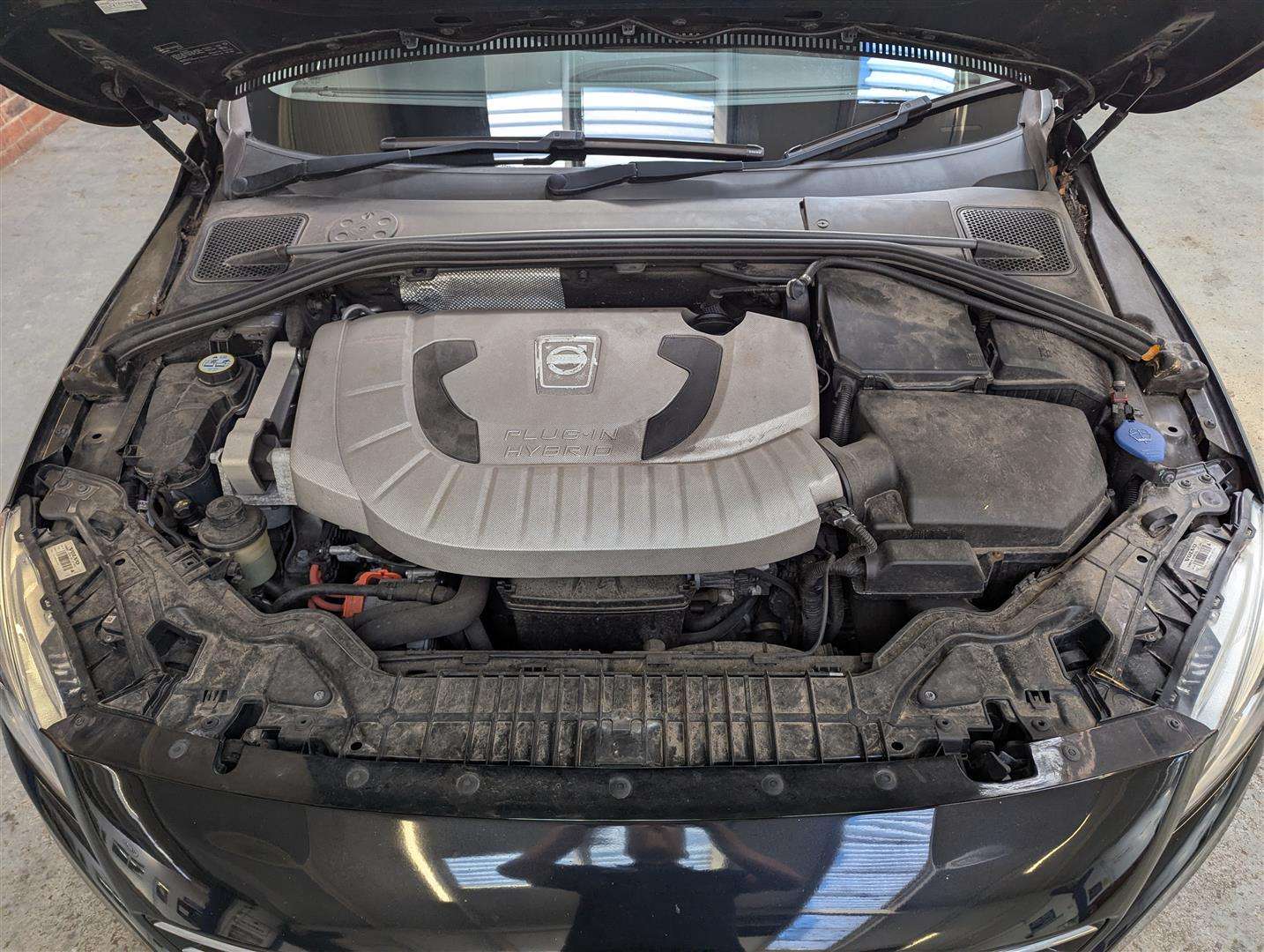 <p>2014 VOLVO V60 PLUG-IN HYBRID AWD D6</p>