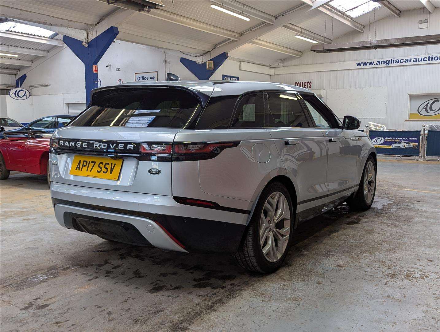 <p>2017 LAND ROVER RANGE ROVER VELAR SE D240</p>