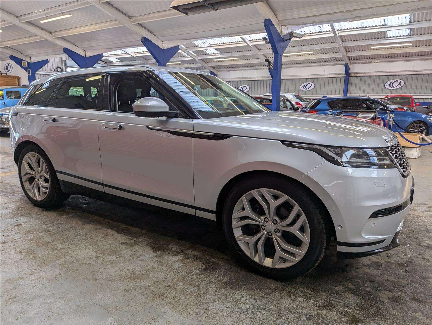 <p>2017 LAND ROVER RANGE ROVER VELAR SE D240</p>