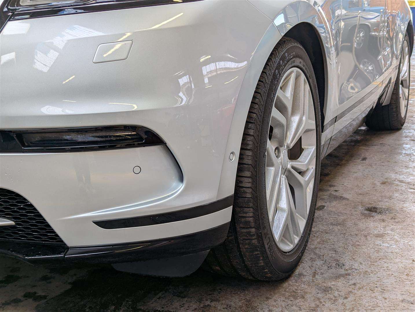 <p>2017 LAND ROVER RANGE ROVER VELAR SE D240</p>