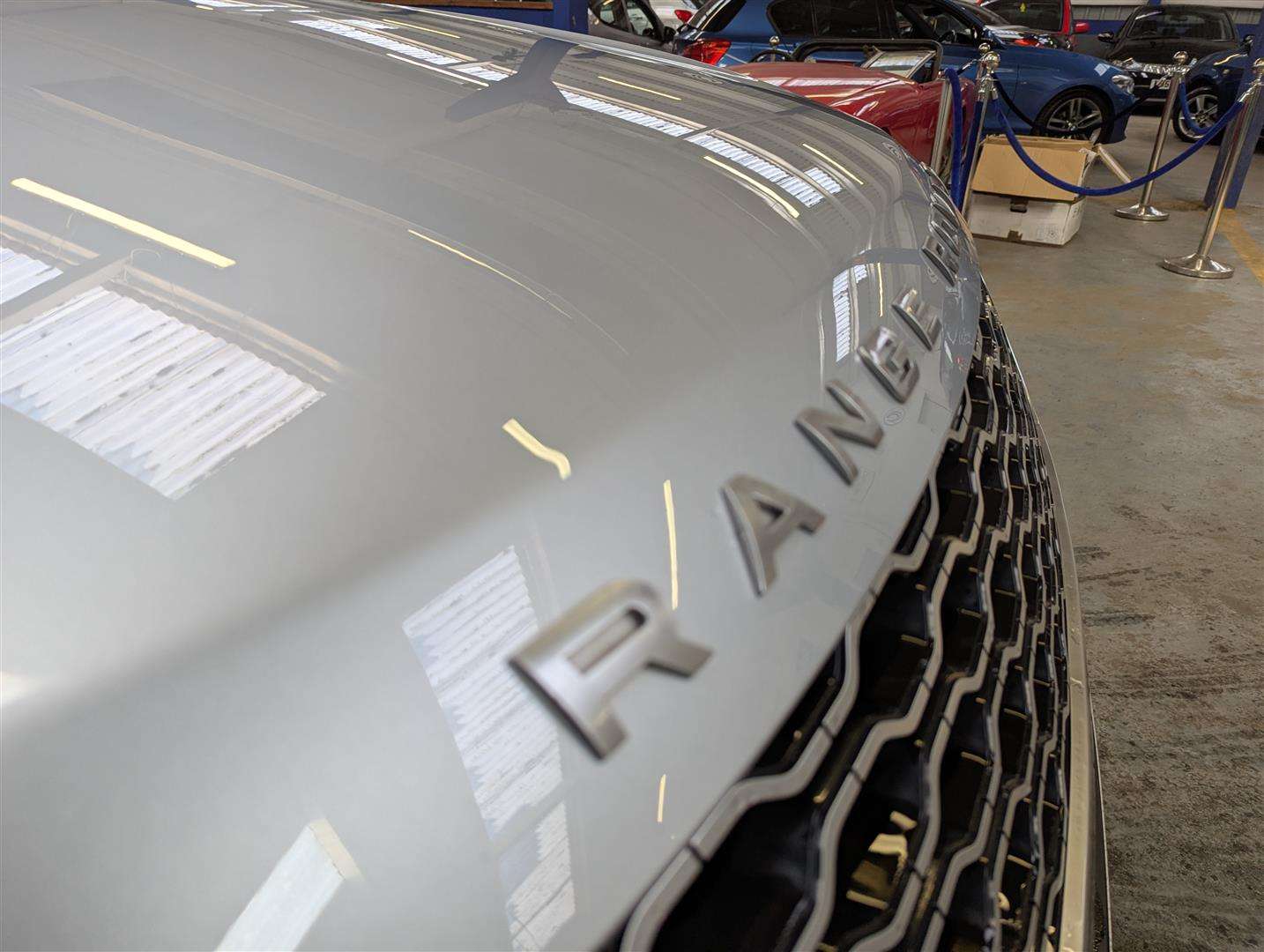 <p>2017 LAND ROVER RANGE ROVER VELAR SE D240</p>