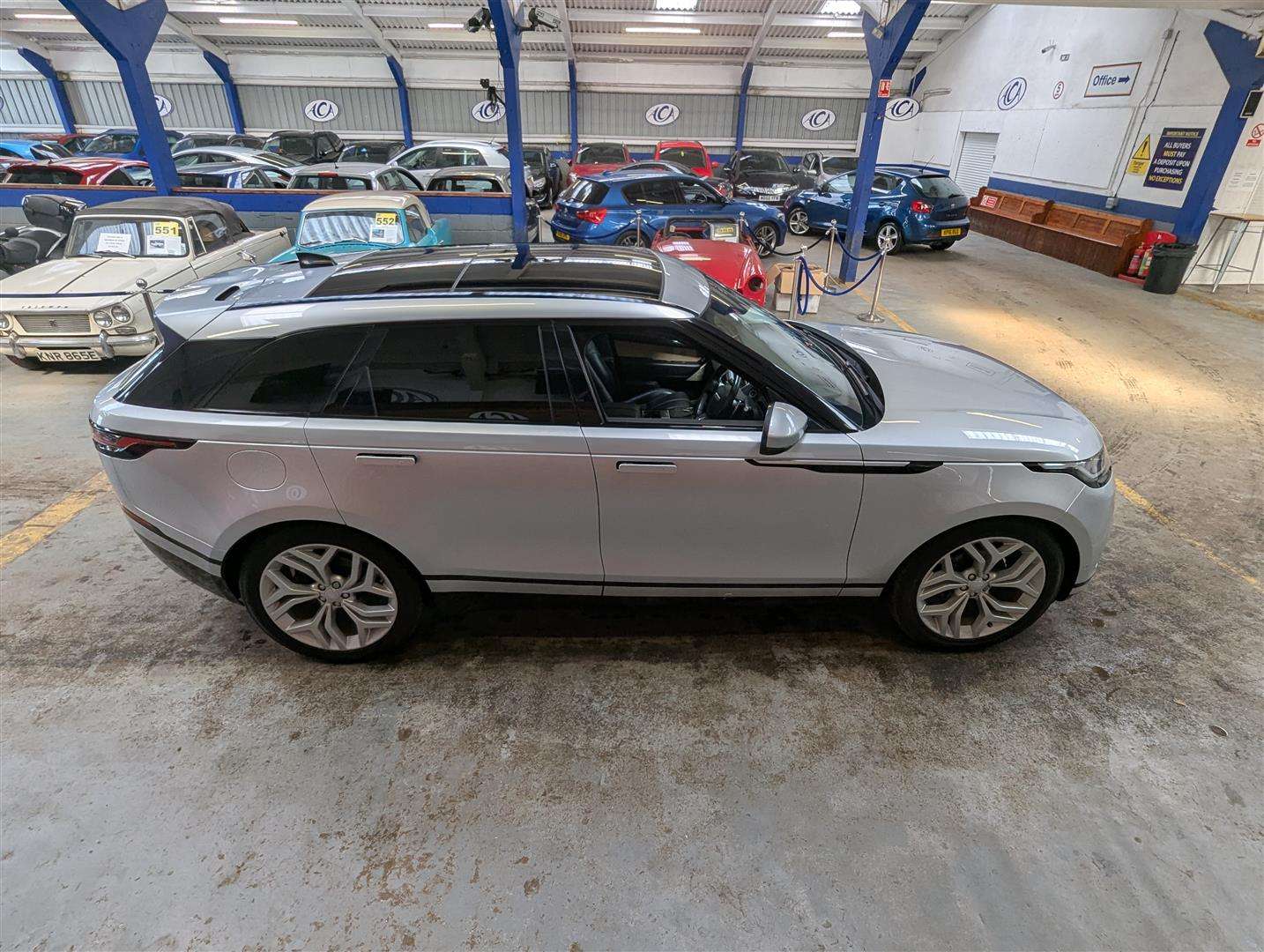 <p>2017 LAND ROVER RANGE ROVER VELAR SE D240</p>