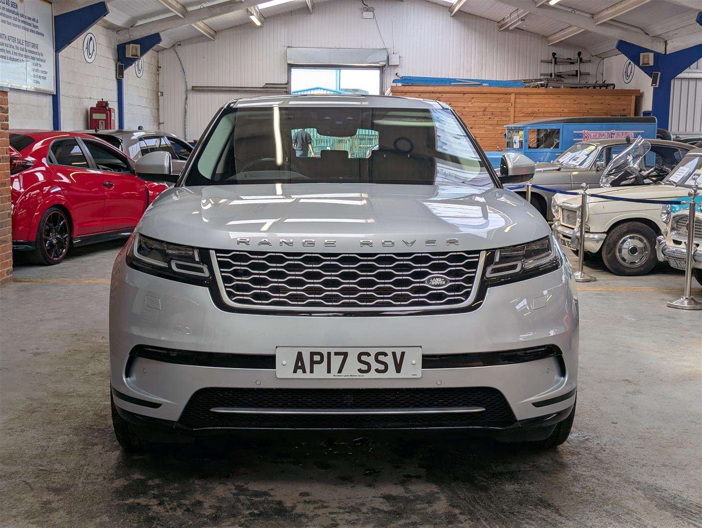 <p>2017 LAND ROVER RANGE ROVER VELAR SE D240</p>