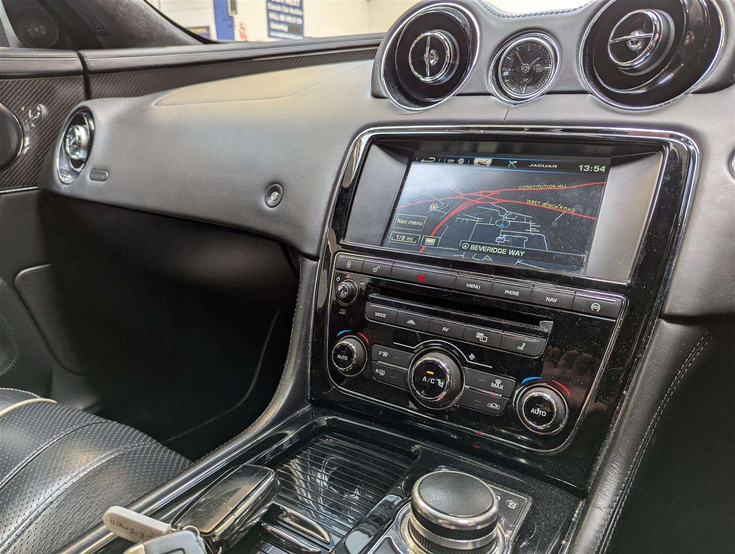 <p>2015 JAGUAR XJ PORTFOLIO V6 D AUTO</p>