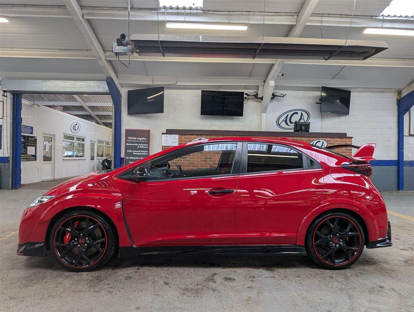 <p>2015 HONDA CIVIC GT TYPE R I-VTEC - ONLY 14,000 MILES.</p>