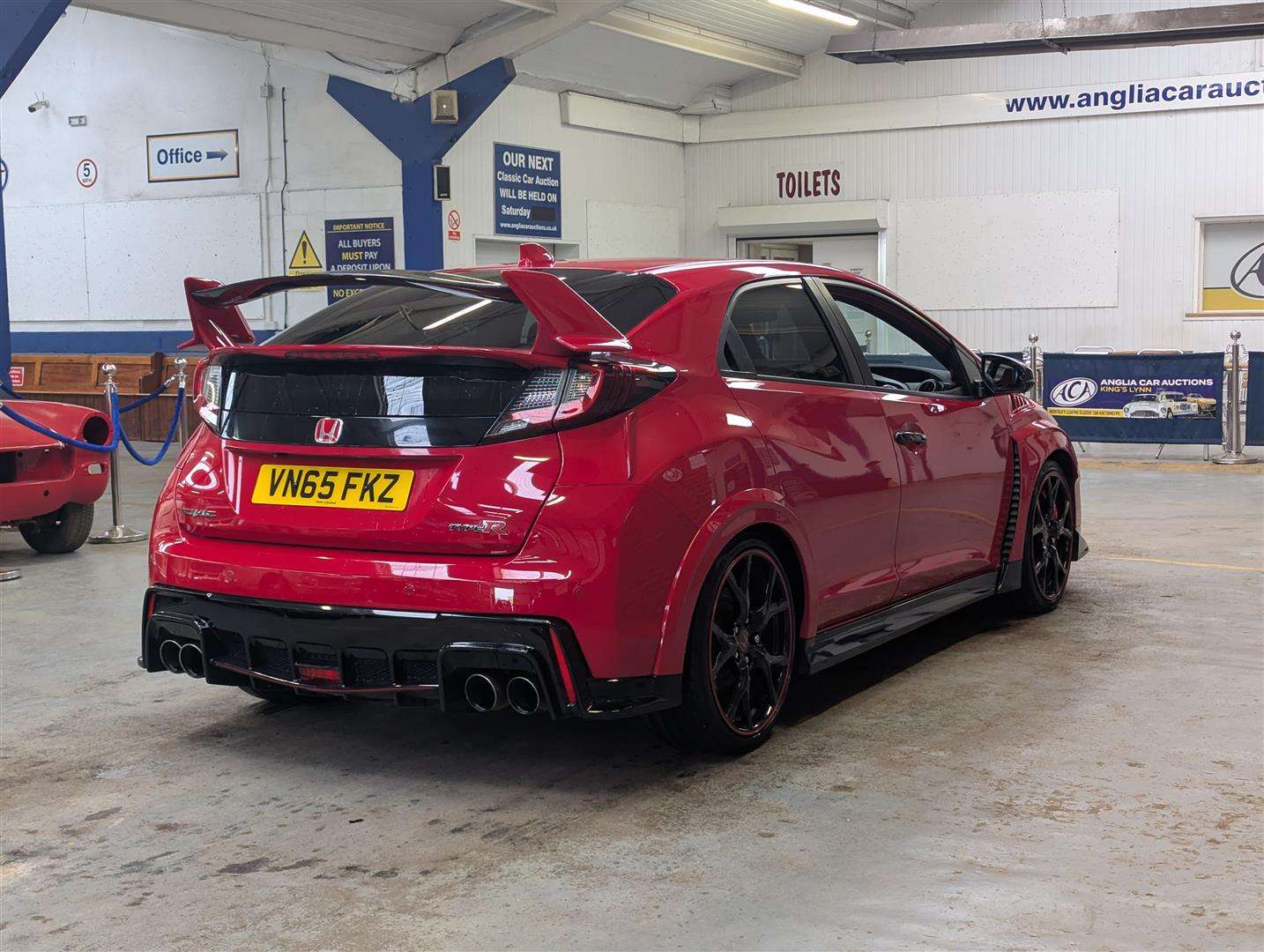 <p>2015 HONDA CIVIC GT TYPE R I-VTEC - ONLY 14,000 MILES.</p>
