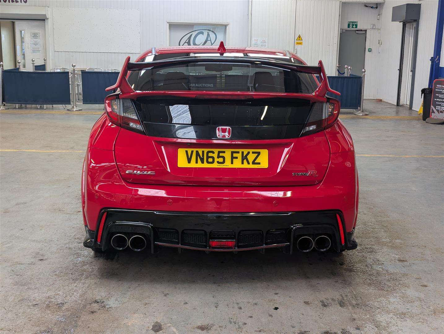 <p>2015 HONDA CIVIC GT TYPE R I-VTEC - ONLY 14,000 MILES.</p>