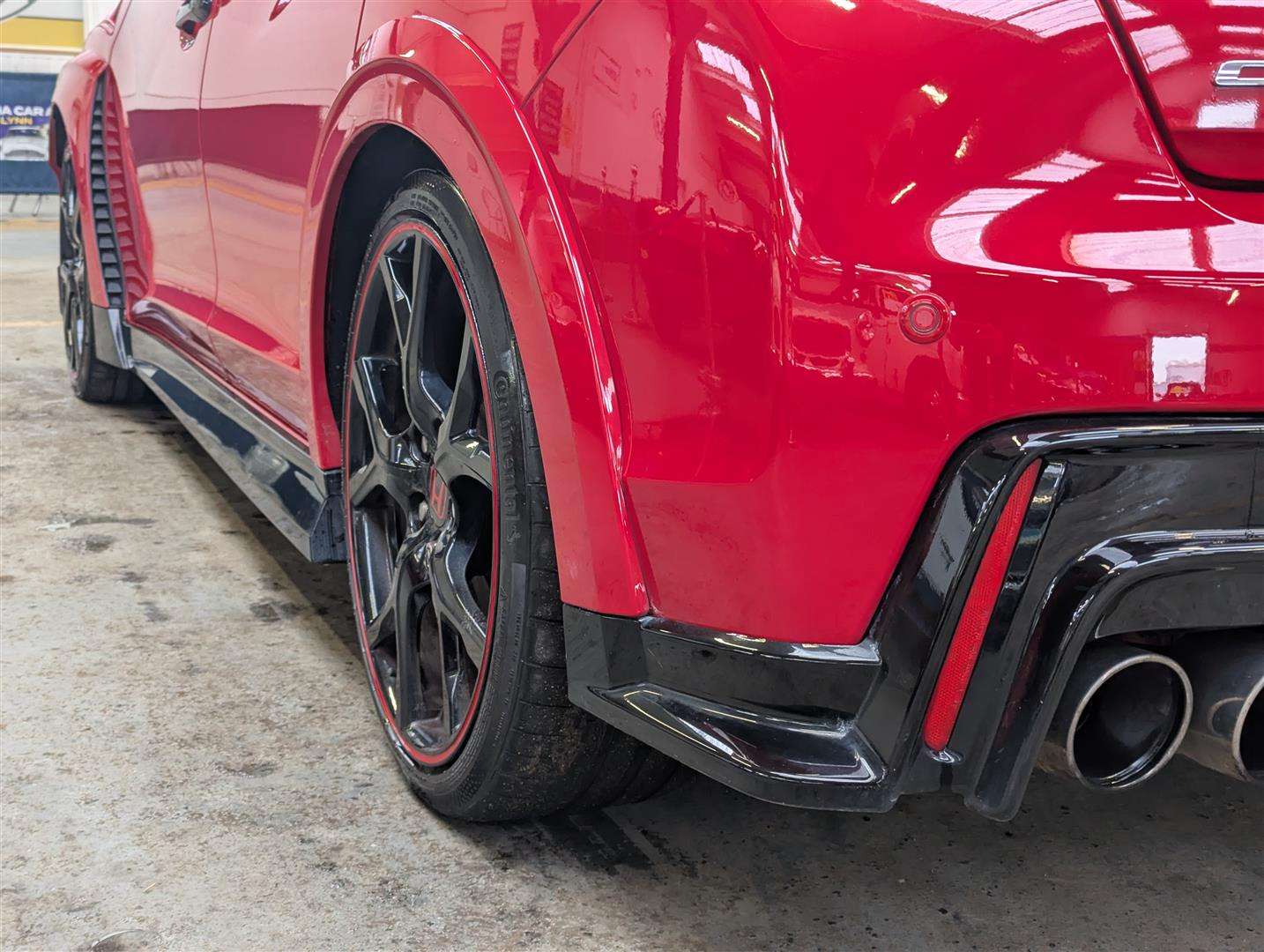 <p>2015 HONDA CIVIC GT TYPE R I-VTEC - ONLY 14,000 MILES.</p>
