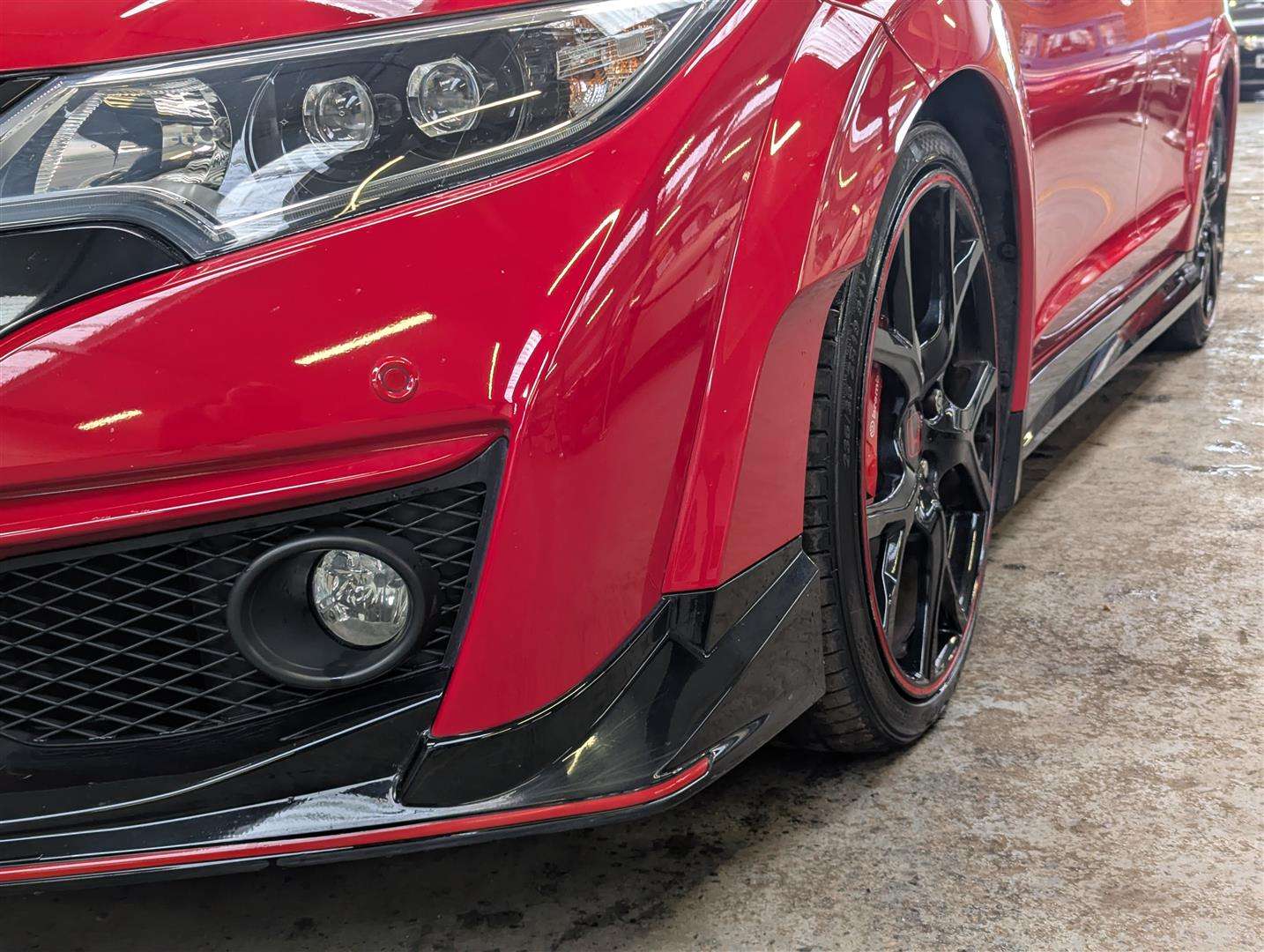 <p>2015 HONDA CIVIC GT TYPE R I-VTEC - ONLY 14,000 MILES.</p>