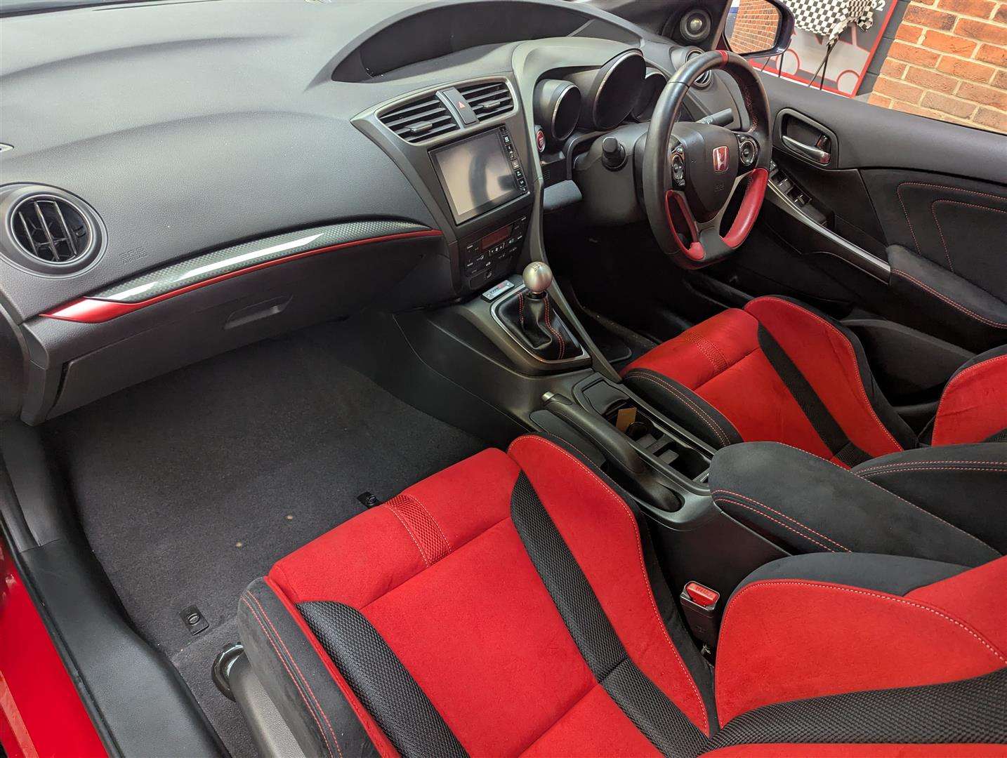 <p>2015 HONDA CIVIC GT TYPE R I-VTEC - ONLY 14,000 MILES.</p>