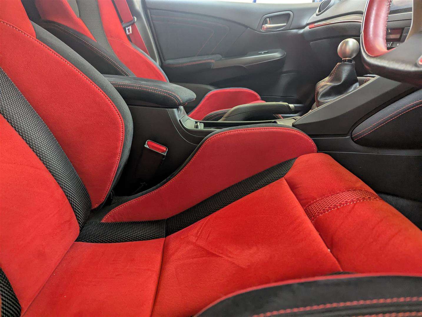 <p>2015 HONDA CIVIC GT TYPE R I-VTEC - ONLY 14,000 MILES.</p>