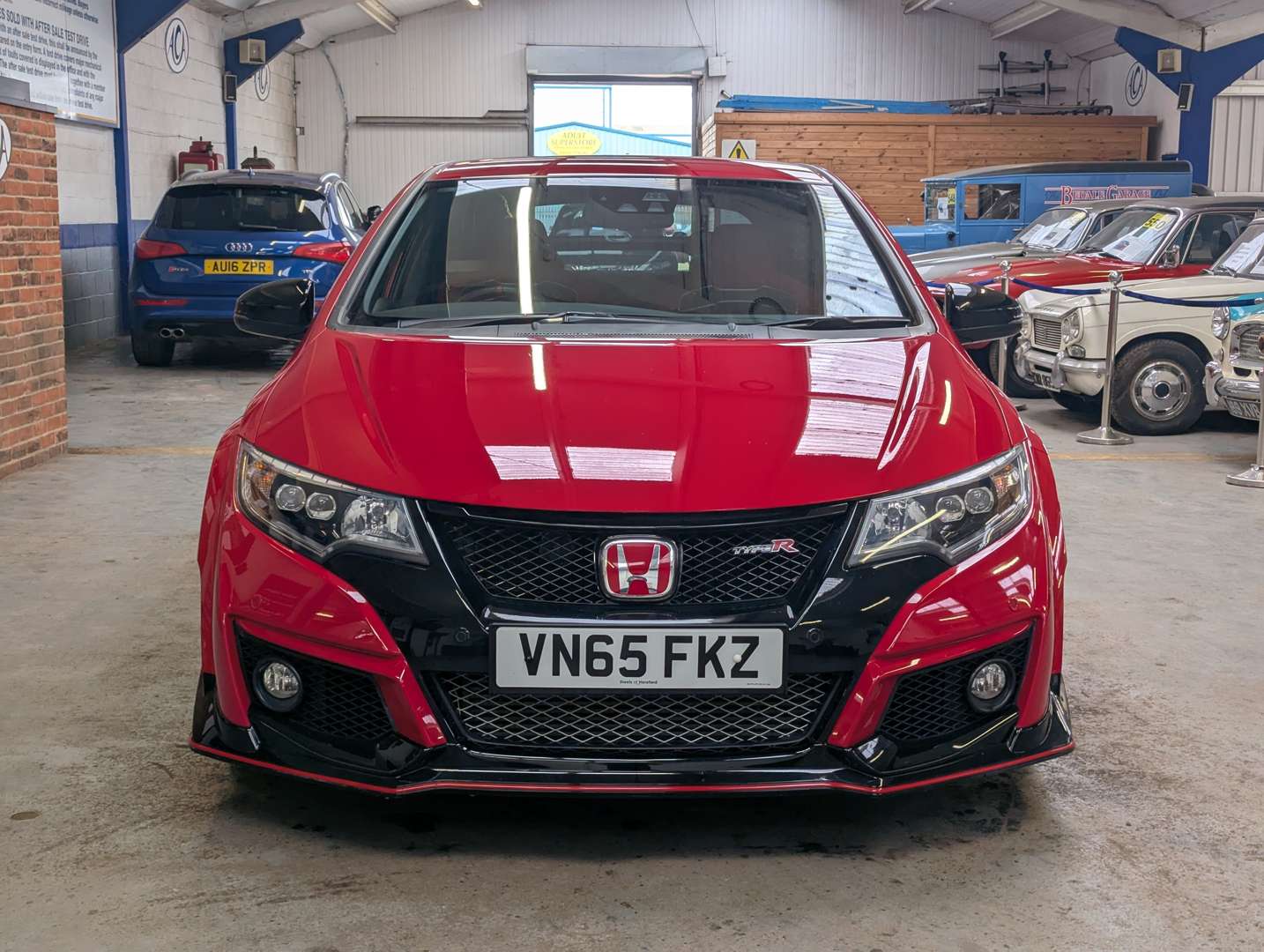 <p>2015 HONDA CIVIC GT TYPE R I-VTEC - ONLY 14,000 MILES.</p>