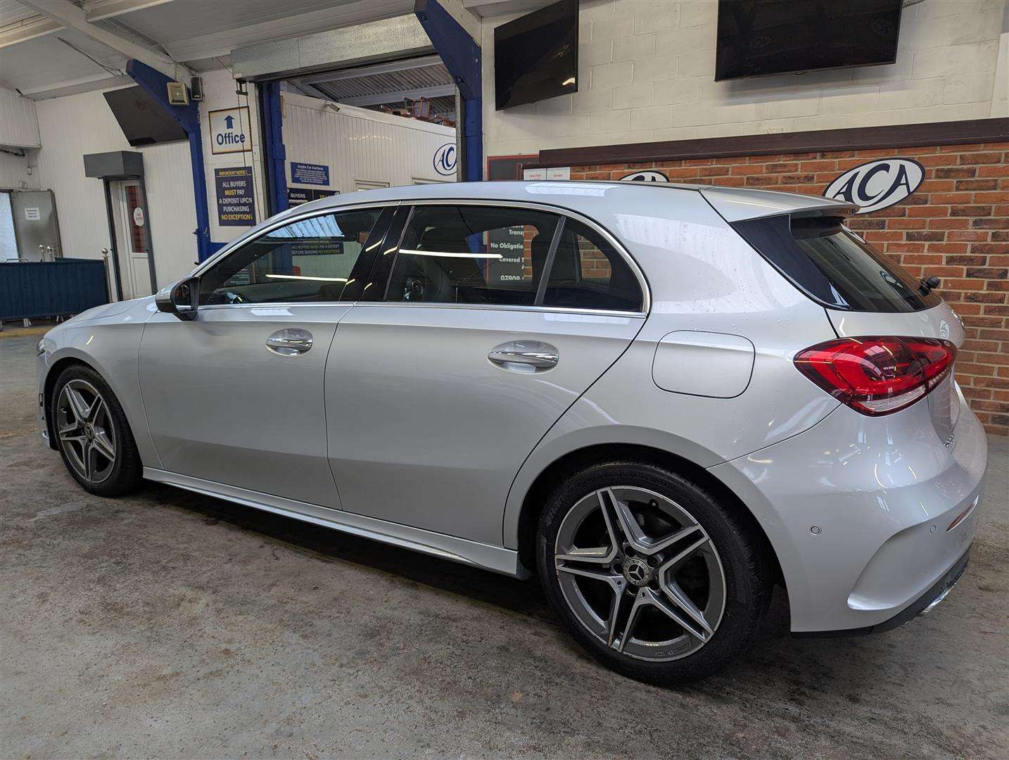 <p>2018 MERCEDES-BENZ A 200 AMG LINE PREMIUM AUTO</p>