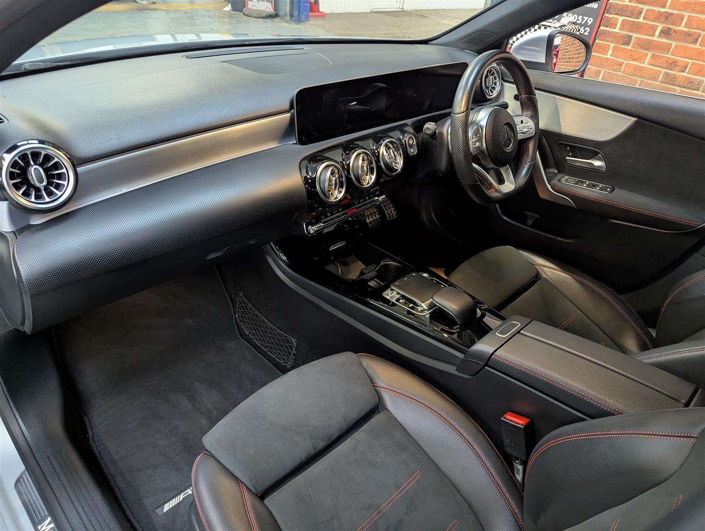 <p>2018 MERCEDES-BENZ A 200 AMG LINE PREMIUM AUTO</p>