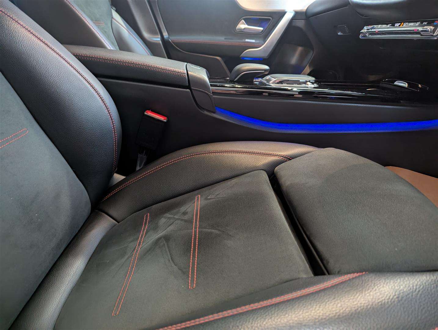 <p>2018 MERCEDES-BENZ A 200 AMG LINE PREMIUM AUTO</p>