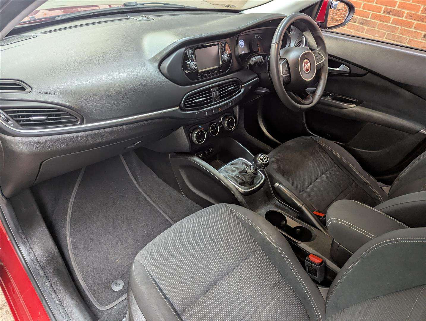 <p>2017 FIAT TIPO LOUNGE MULITJET</p>