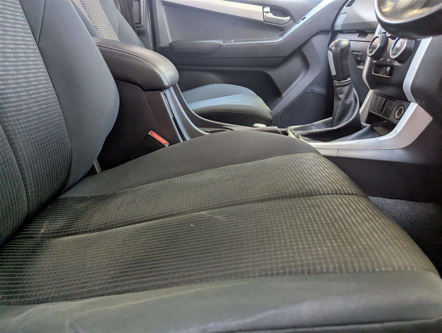 <p>2018 ISUZU D-MAX YUKON</p>