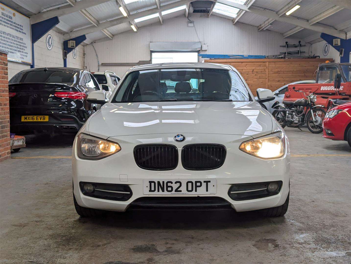 <p>2012 BMW 116D SPORT</p>
