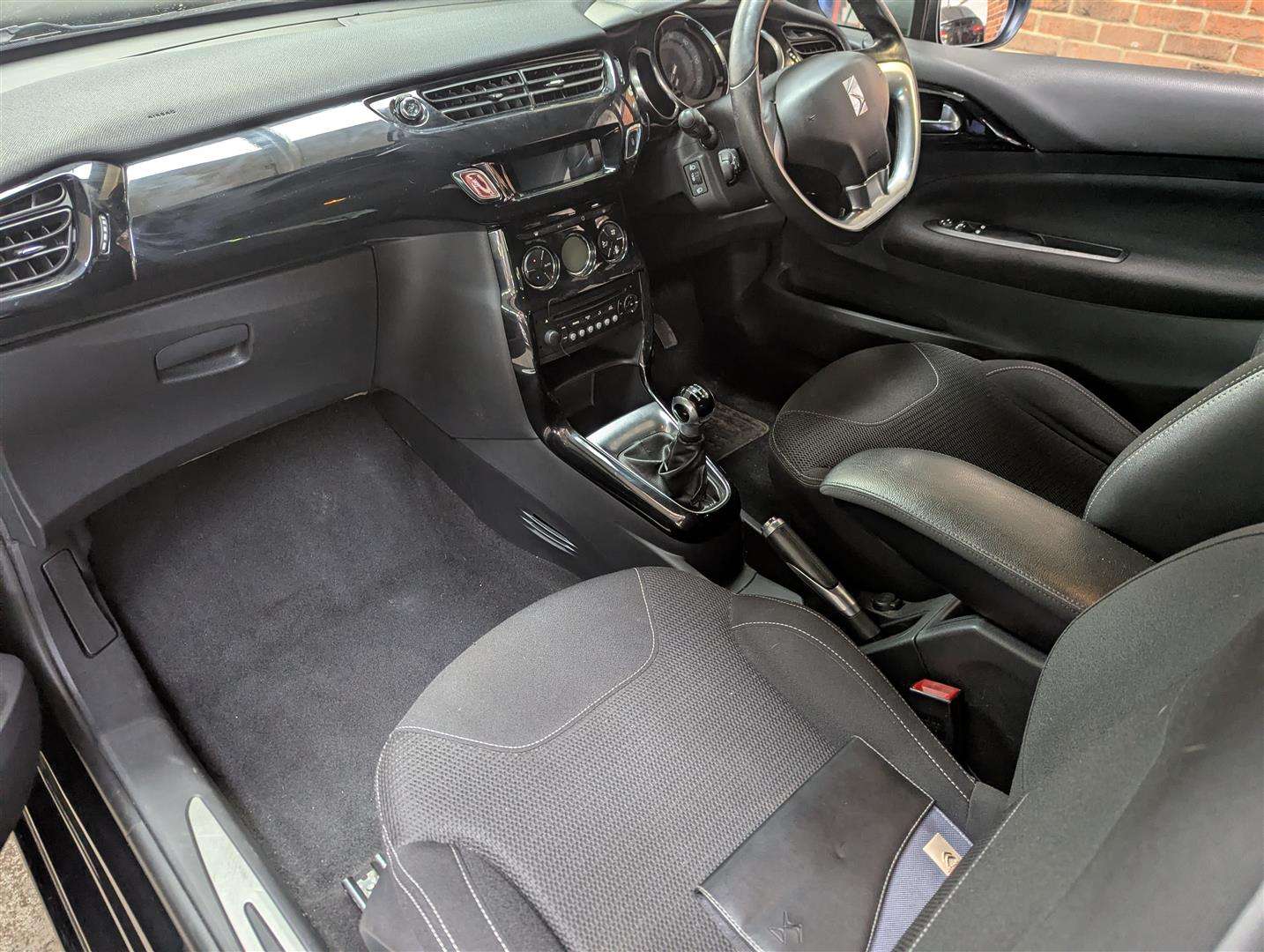 <p>2015 CITROEN DS3 DSTYLE + PURETECH S/S</p>