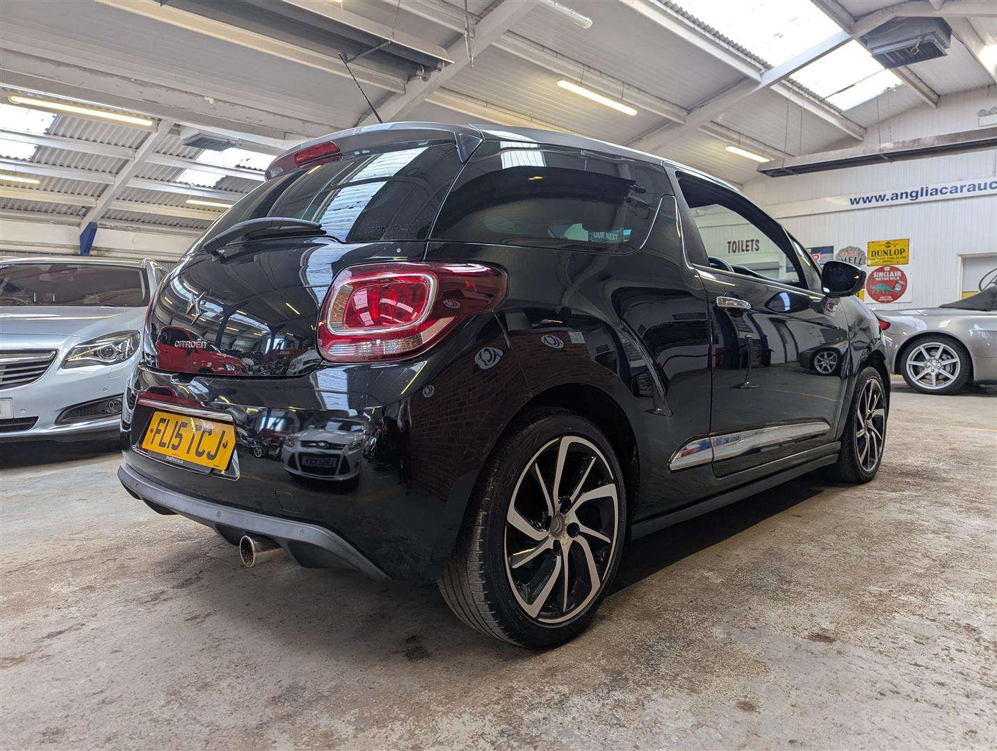 <p>2015 CITROEN DS3 DSTYLE + PURETECH S/S</p>