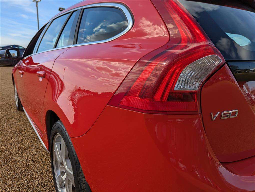 <p>2012 VOLVO V60 SE T3</p>