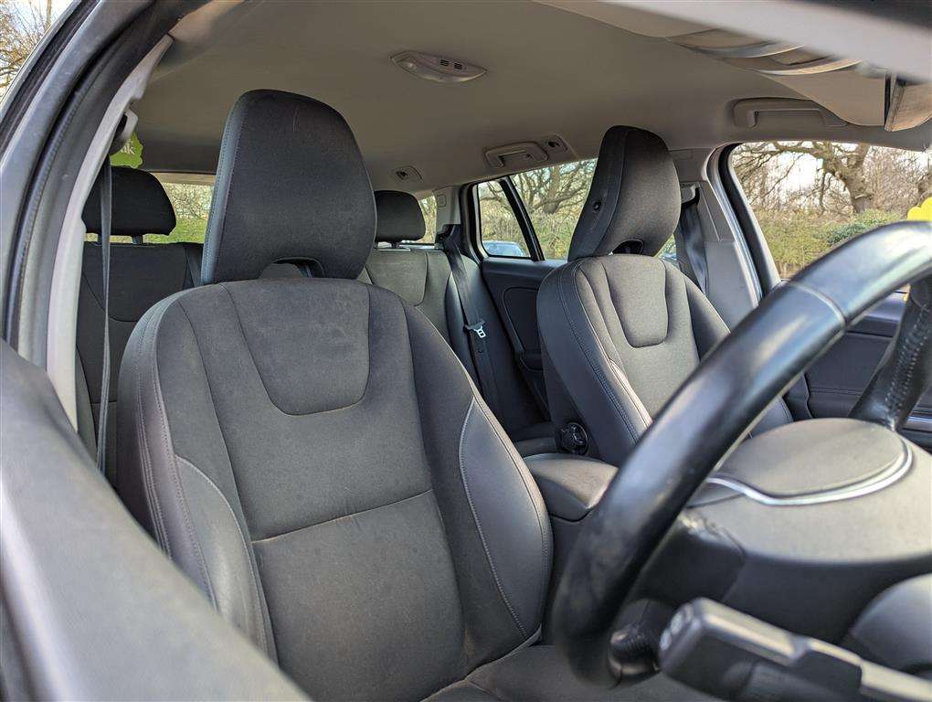 <p>2012 VOLVO V60 SE T3</p>