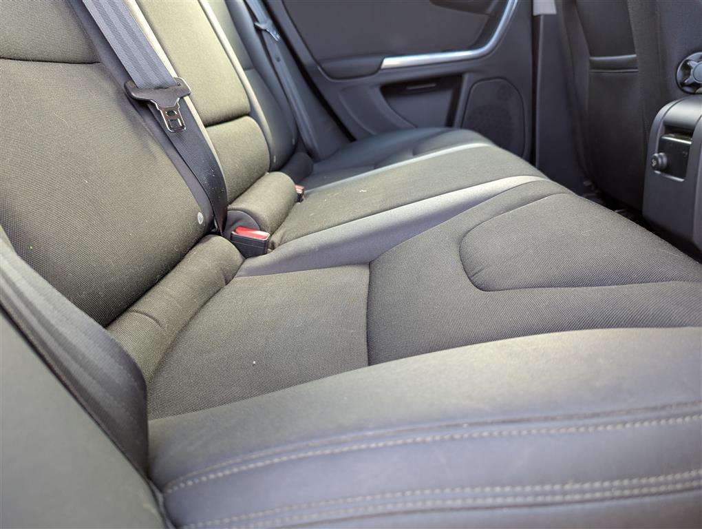 <p>2012 VOLVO V60 SE T3</p>