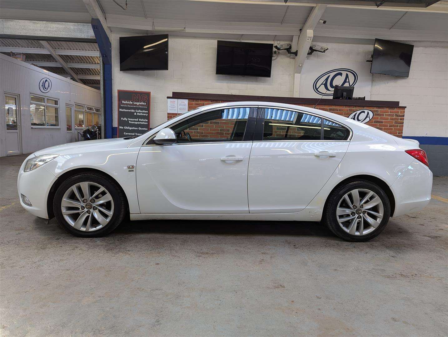 <p>2013 VAUXHALL INSIGNIA SRI CDTI</p>