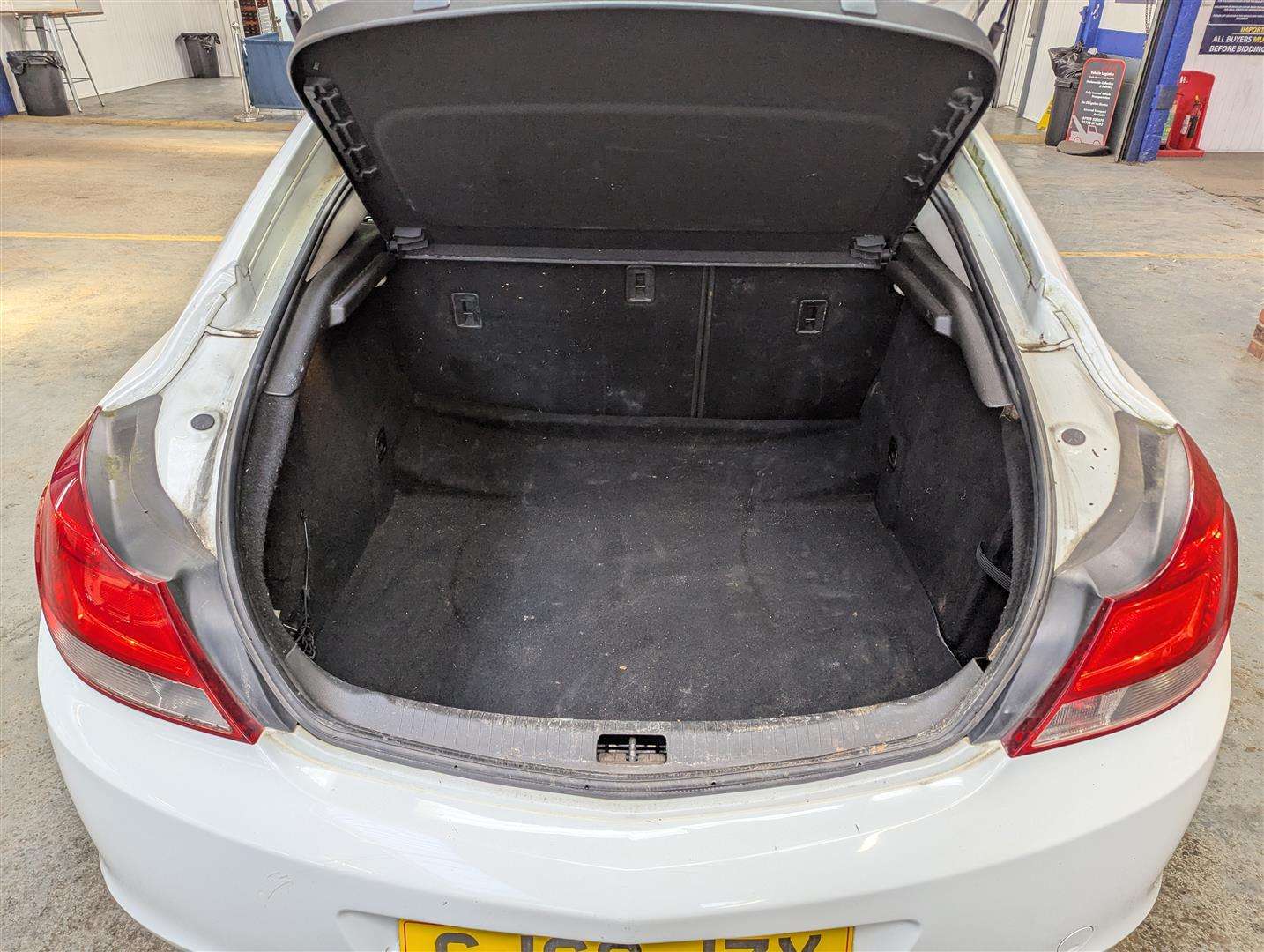 <p>2013 VAUXHALL INSIGNIA SRI CDTI</p>