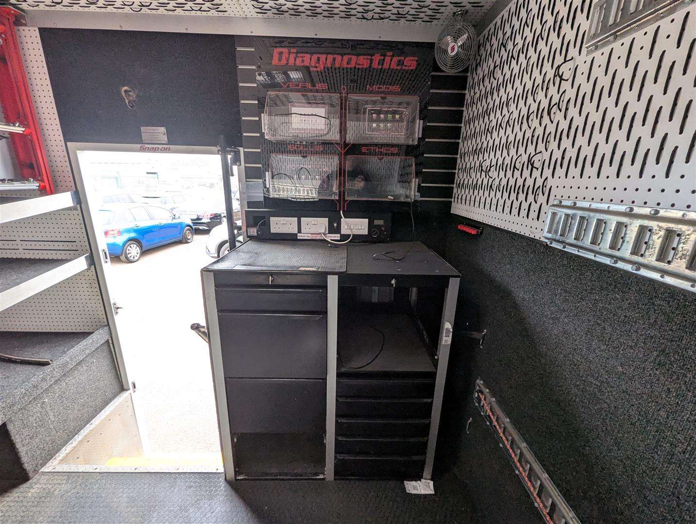 <p>2015 MITSUBISHI FUSO CANTER 7C18 38 AUTO</p>