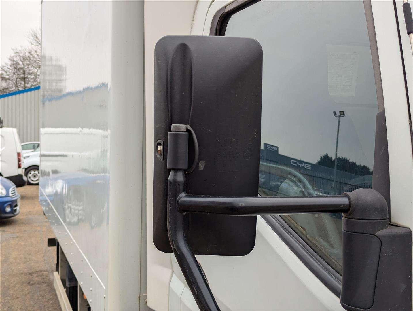 <p>2015 MITSUBISHI FUSO CANTER 7C18 38 AUTO</p>