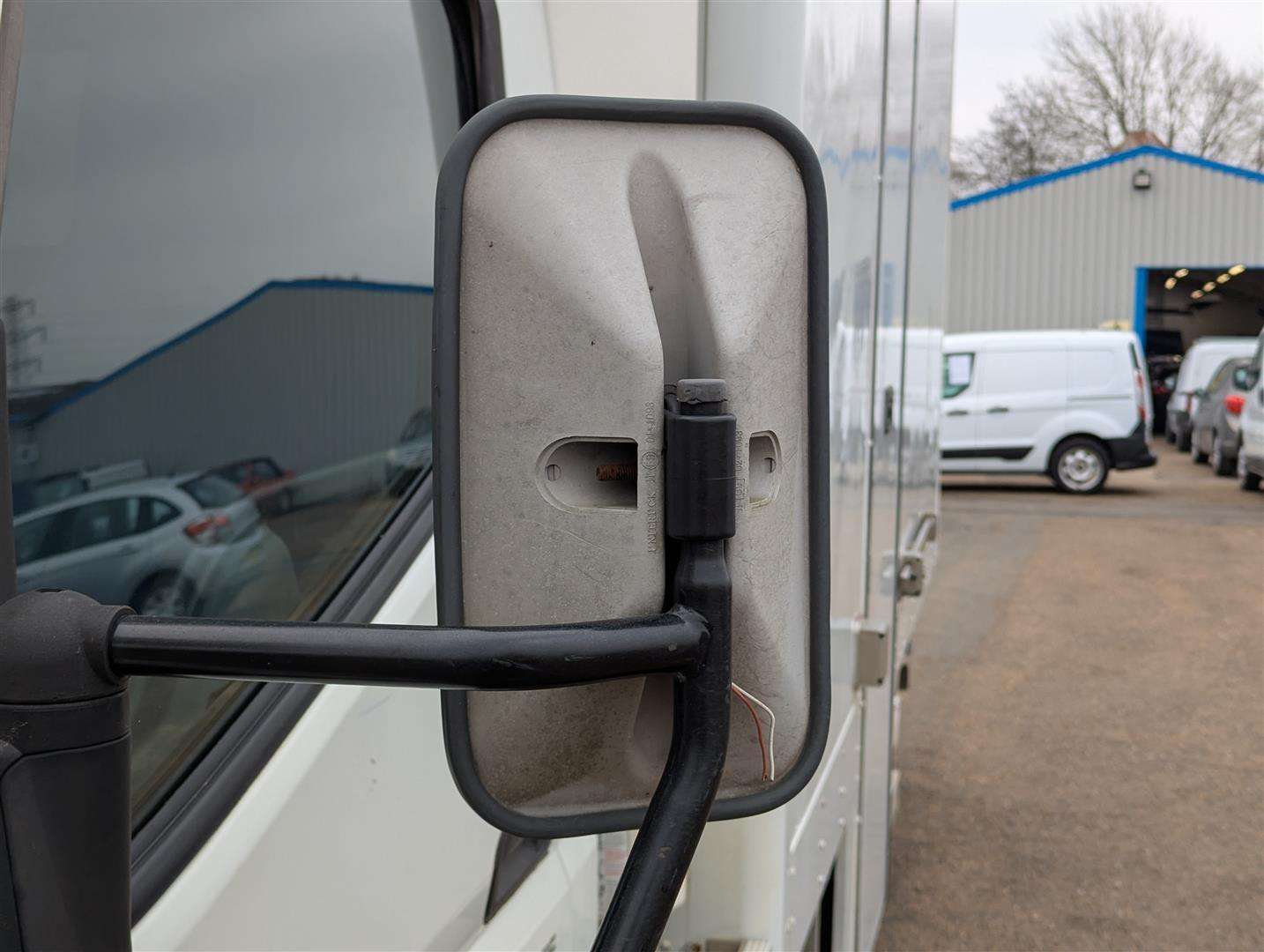 <p>2015 MITSUBISHI FUSO CANTER 7C18 38 AUTO</p>