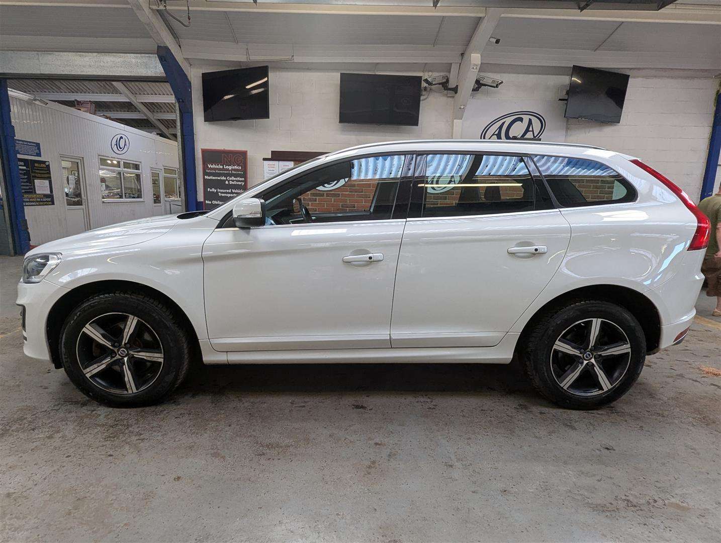 <p>2017 VOLVO XC60 R-DESIGN LUX NAV D4</p>