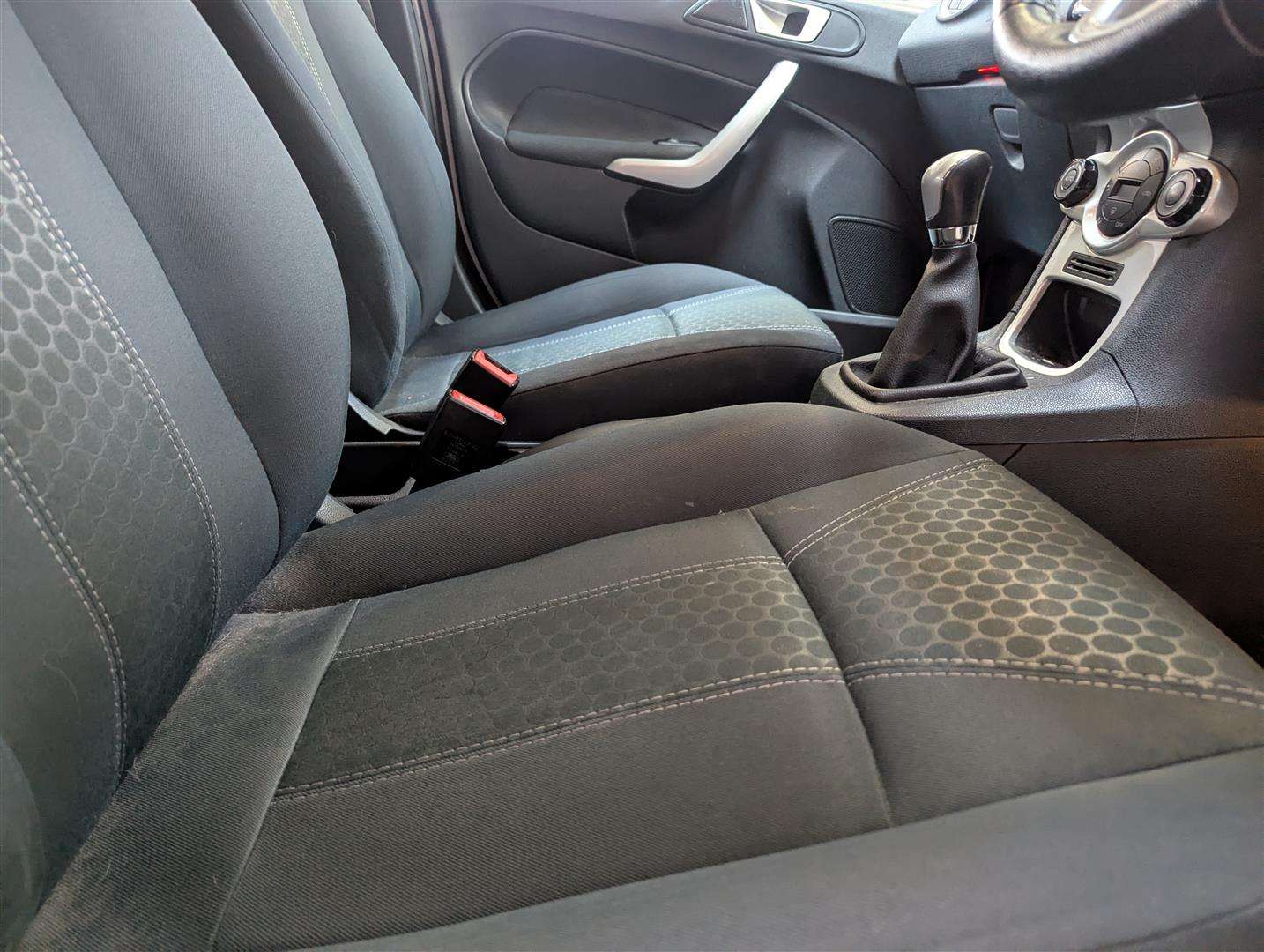 <p>2012 FORD FIESTA TITANIUM</p>
