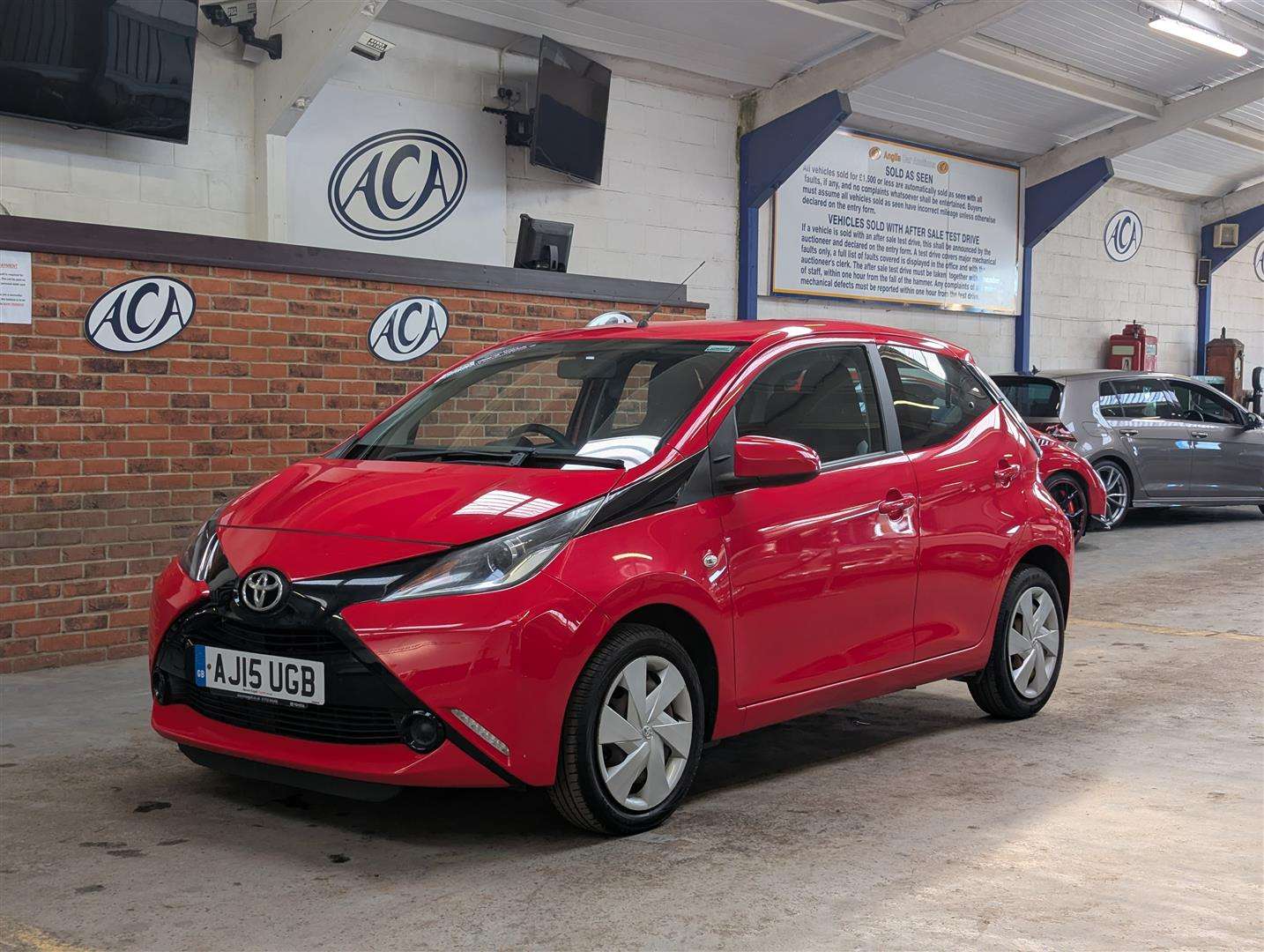 <p>2015 TOYOTA AYGO X-PLAY VVT-I</p>