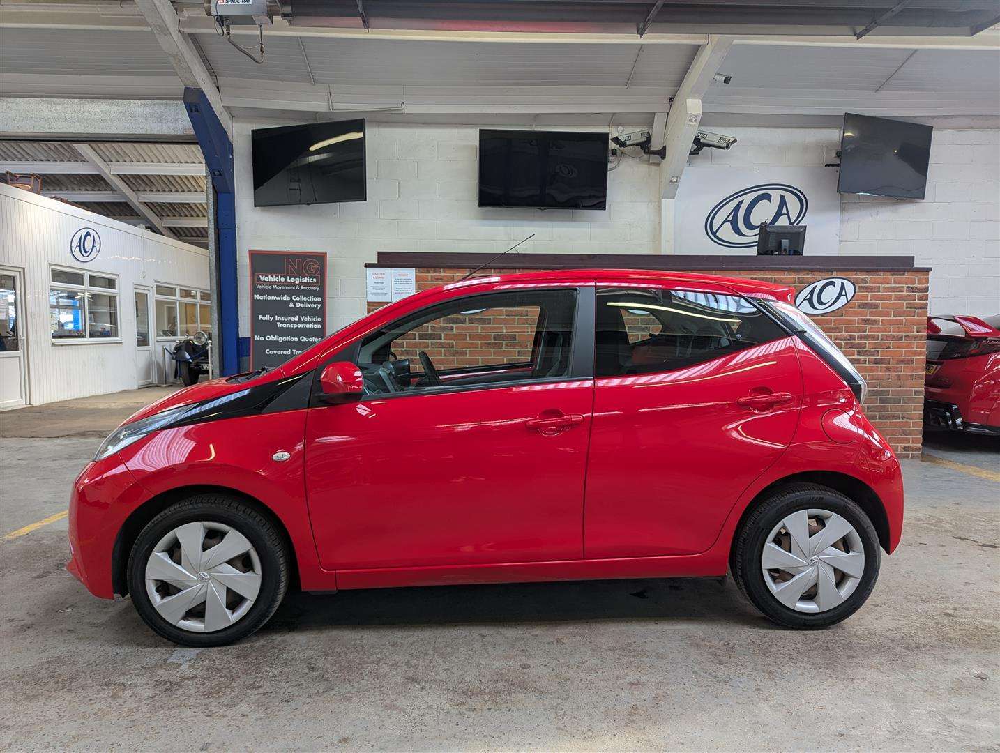 <p>2015 TOYOTA AYGO X-PLAY VVT-I</p>