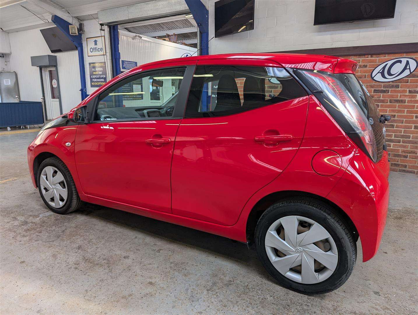 <p>2015 TOYOTA AYGO X-PLAY VVT-I</p>