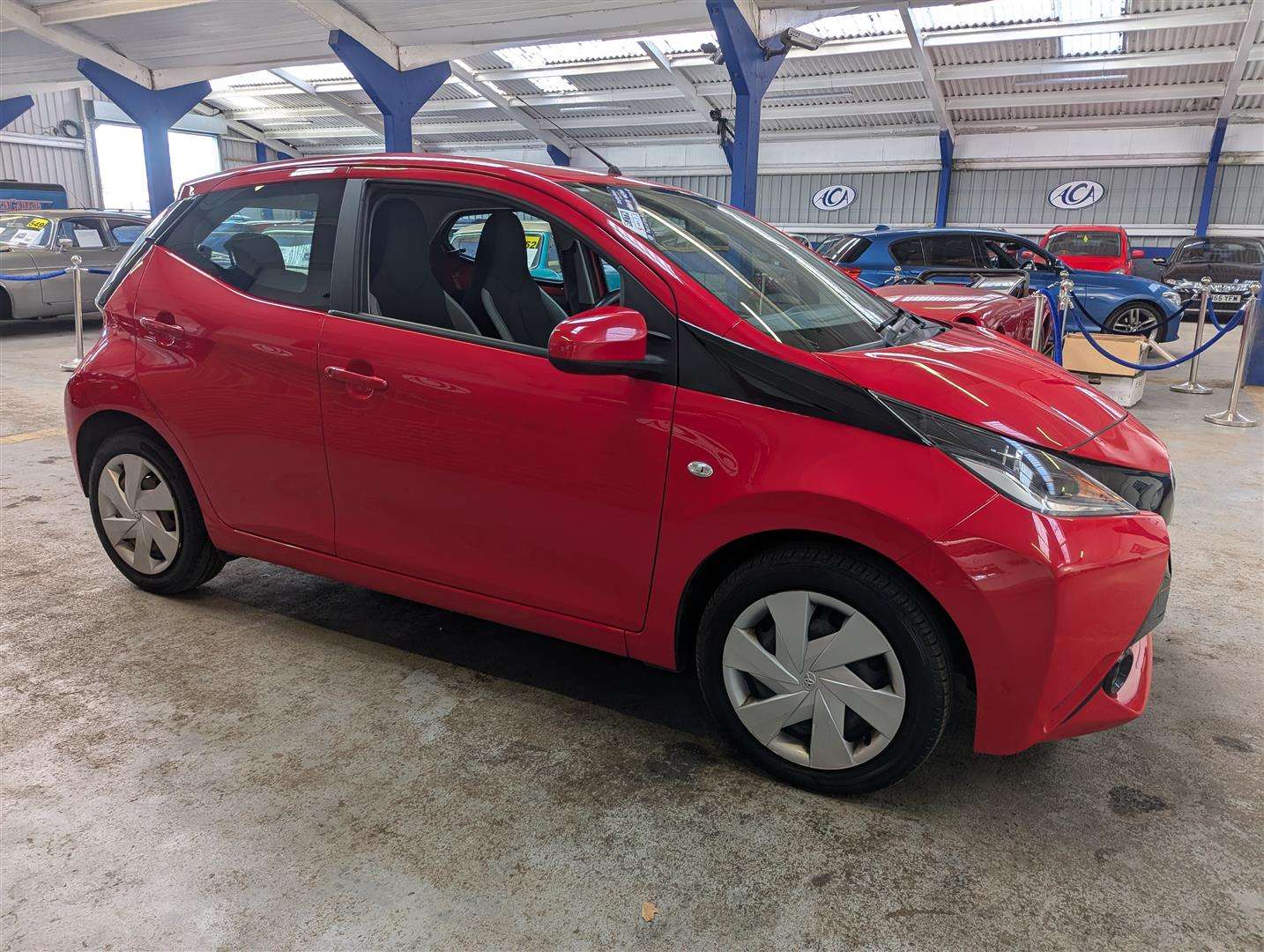<p>2015 TOYOTA AYGO X-PLAY VVT-I</p>