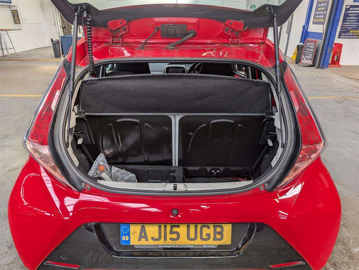 <p>2015 TOYOTA AYGO X-PLAY VVT-I</p>