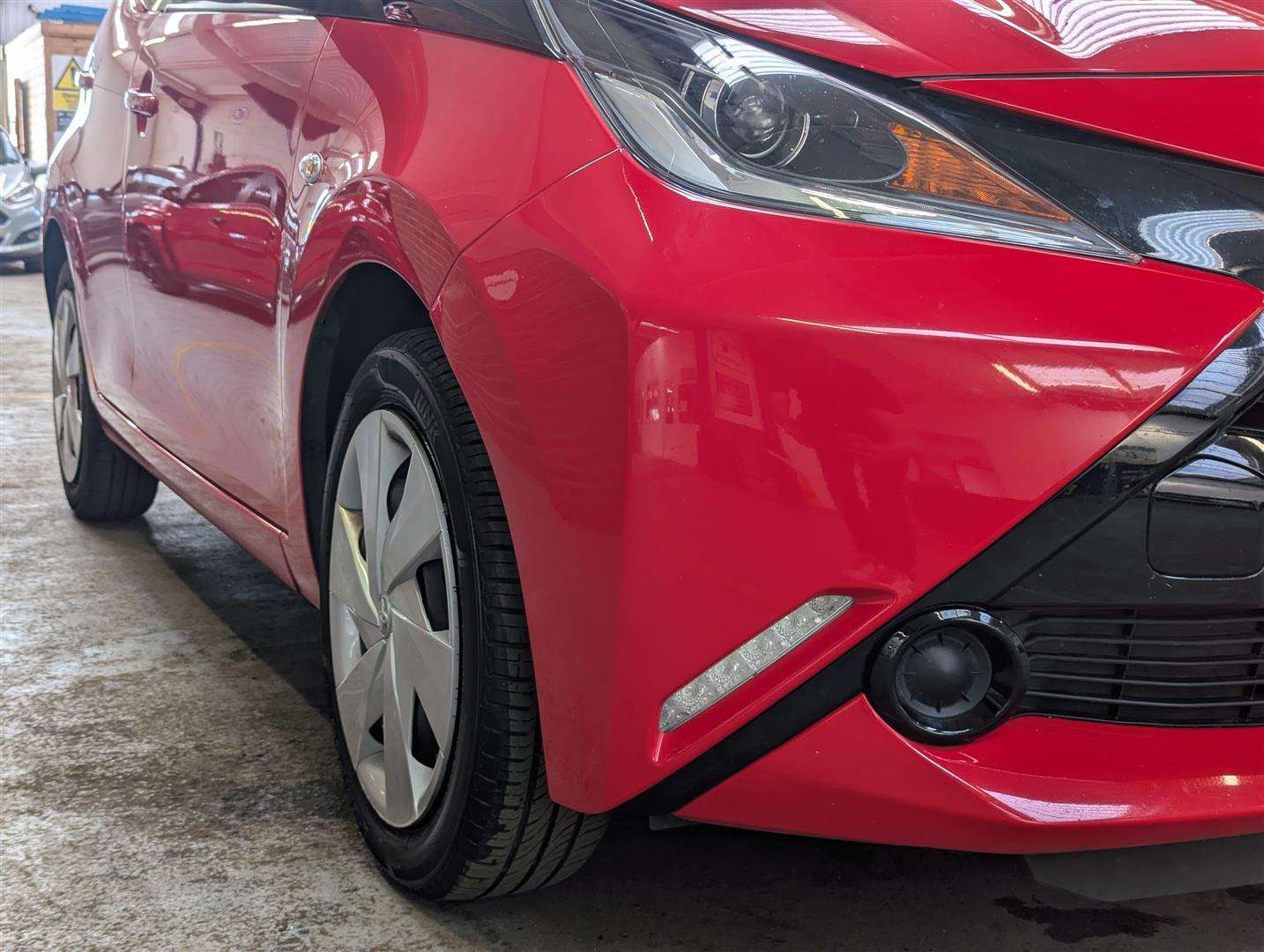 <p>2015 TOYOTA AYGO X-PLAY VVT-I</p>